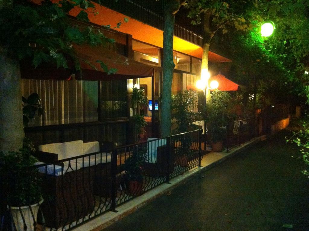 Meuble Lariana Hotel Bellaria-Igea Marina Exterior photo